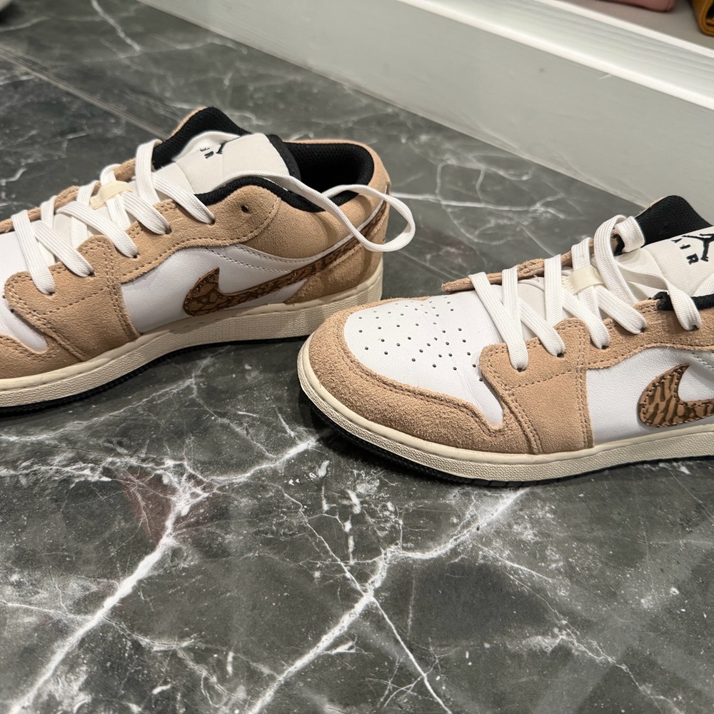 Air Jordan - Picture 3 of 7